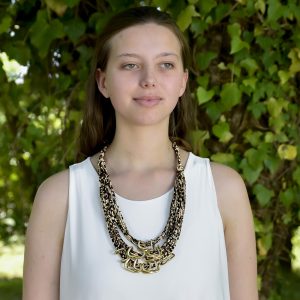 Collar de cuerda con dorado